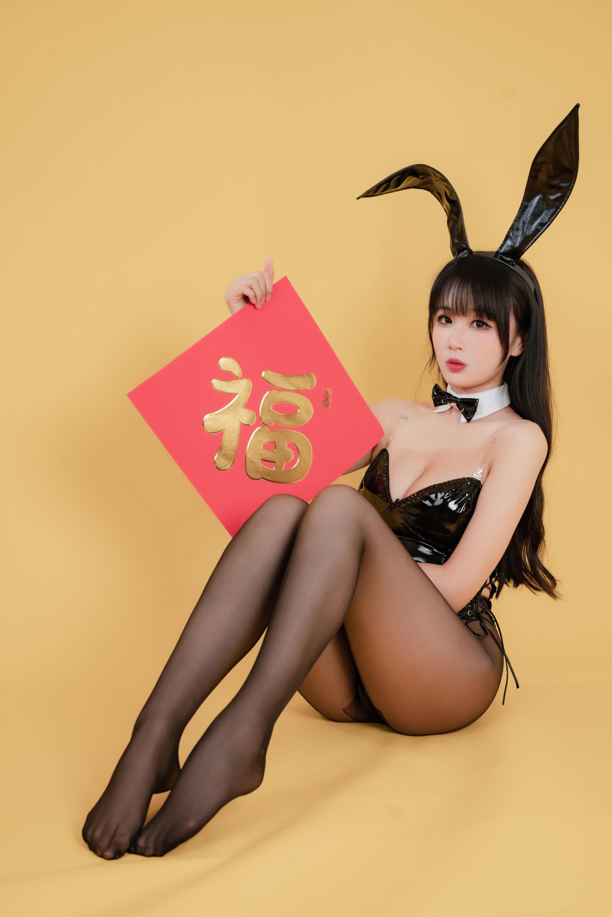 轩萧学姐 - NO.043 新春福兔 黑兔女郎 [20P]-XikXak